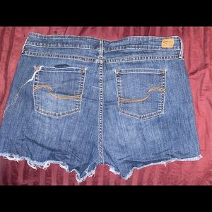 Signature by Levi’s Ripped Jean Shorts Size 18